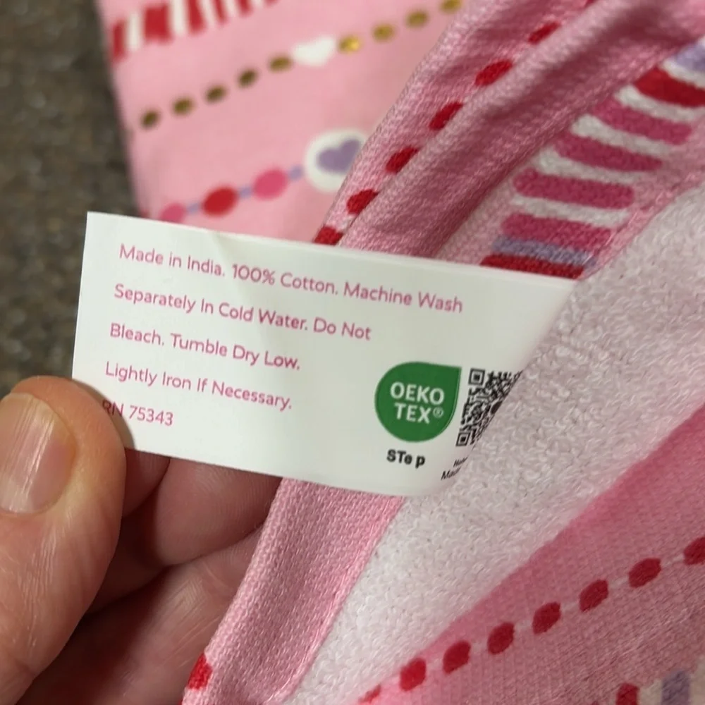 1 SET LEFT! NWT ISAAC MIZRAHI FRIENDSHIP BRACELET PINK KITCHEN TOWELS SET OF 2